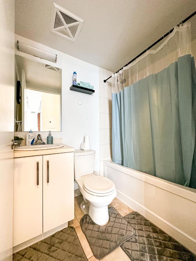 Luxury 2 Bedrooms With Lakeview Cn Tower Entertainment District Rogers Centre Toronto Zewnętrze zdjęcie