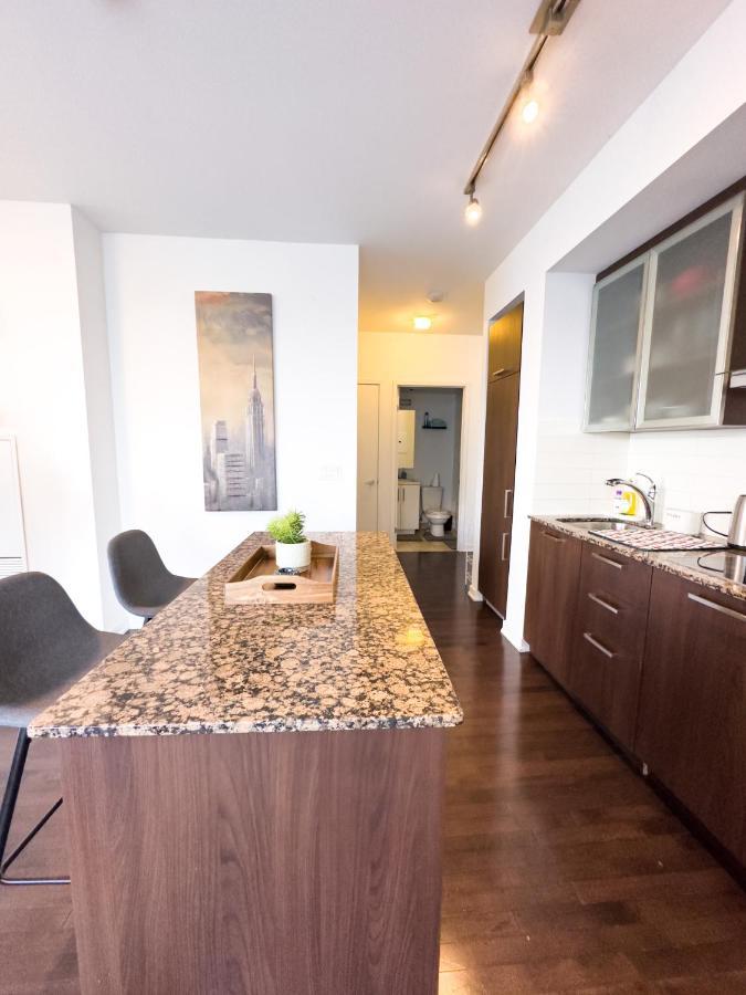 Luxury 2 Bedrooms With Lakeview Cn Tower Entertainment District Rogers Centre Toronto Zewnętrze zdjęcie