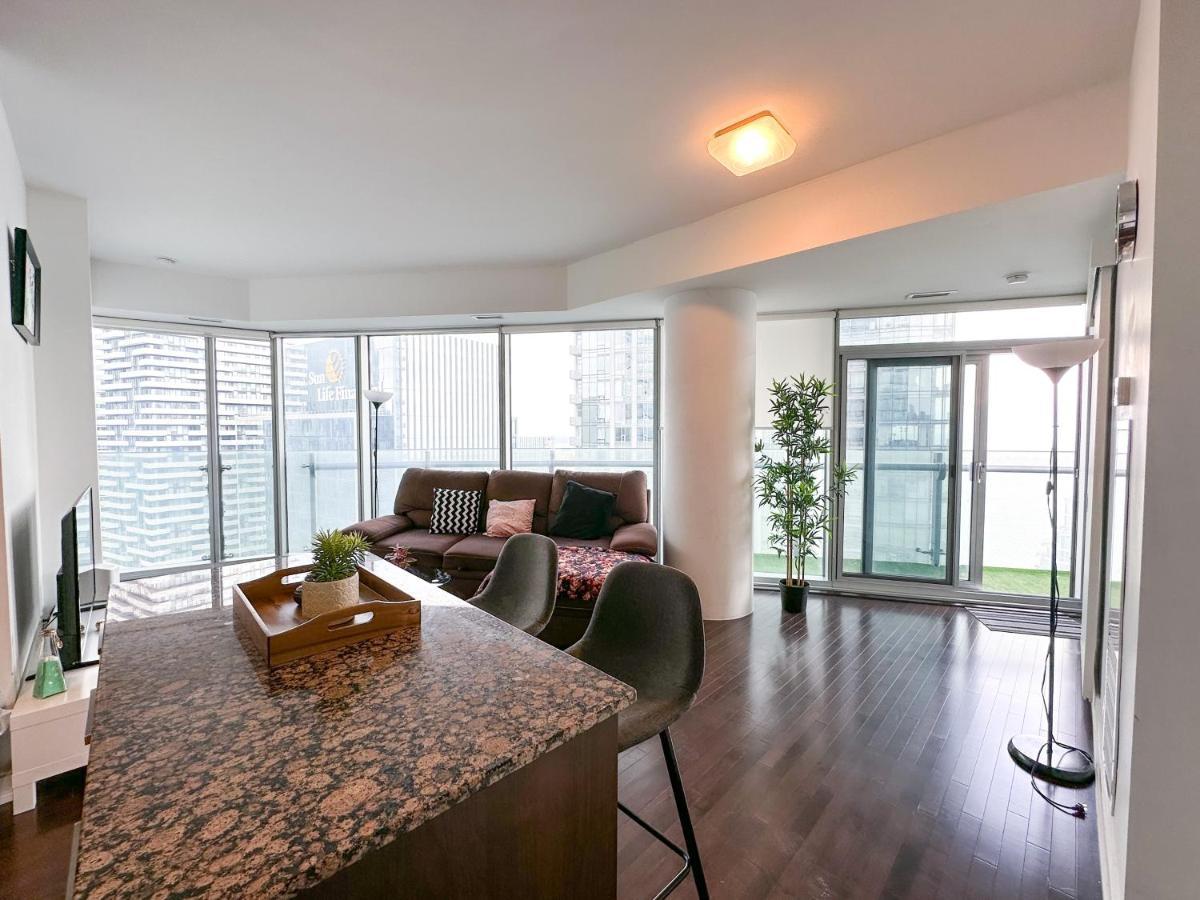 Luxury 2 Bedrooms With Lakeview Cn Tower Entertainment District Rogers Centre Toronto Zewnętrze zdjęcie