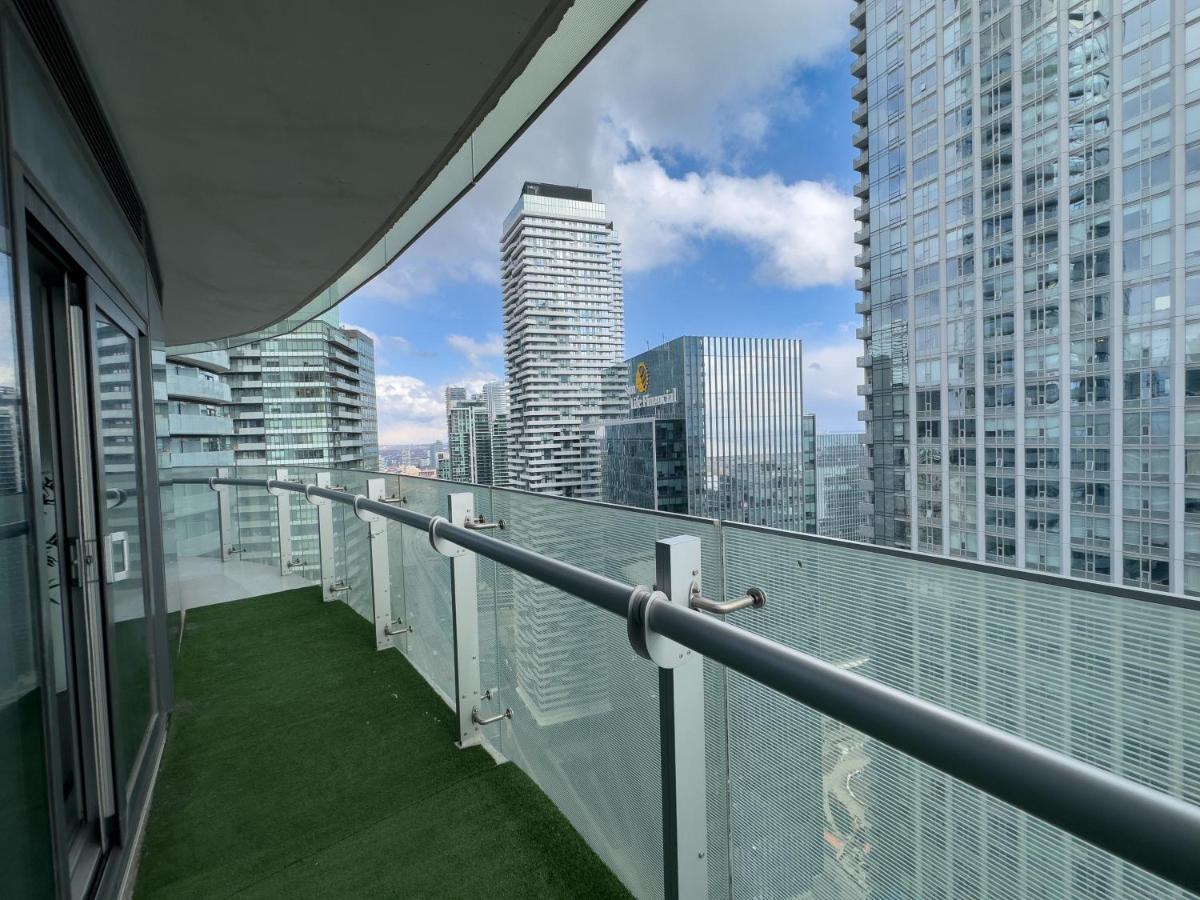Luxury 2 Bedrooms With Lakeview Cn Tower Entertainment District Rogers Centre Toronto Zewnętrze zdjęcie