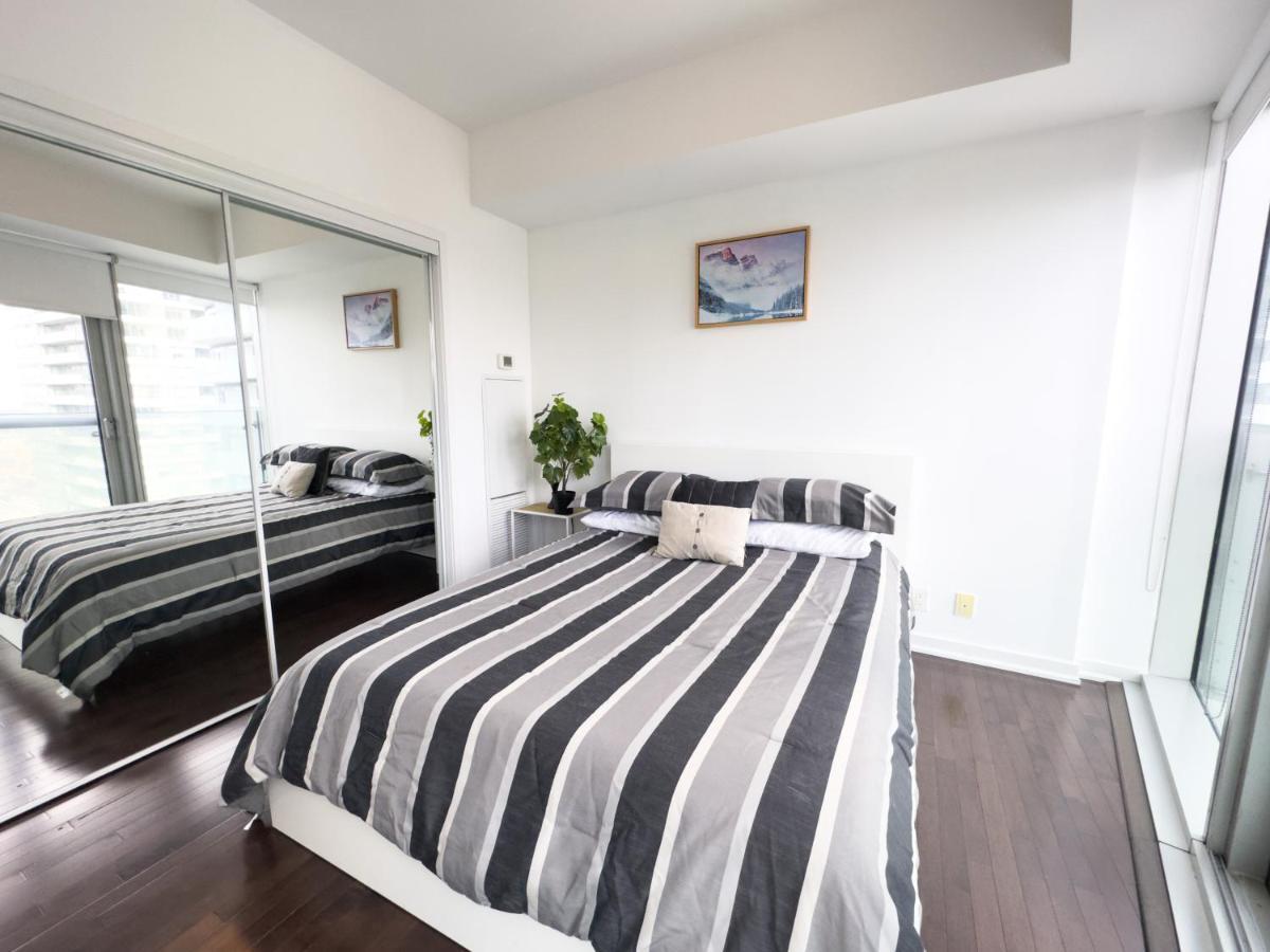 Luxury 2 Bedrooms With Lakeview Cn Tower Entertainment District Rogers Centre Toronto Zewnętrze zdjęcie