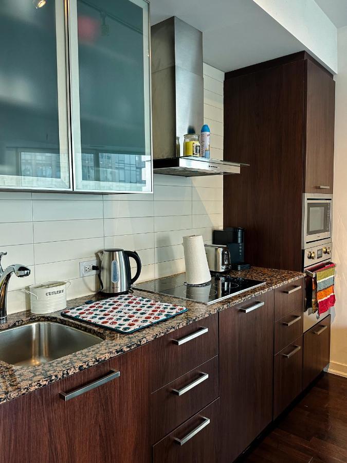 Luxury 2 Bedrooms With Lakeview Cn Tower Entertainment District Rogers Centre Toronto Zewnętrze zdjęcie